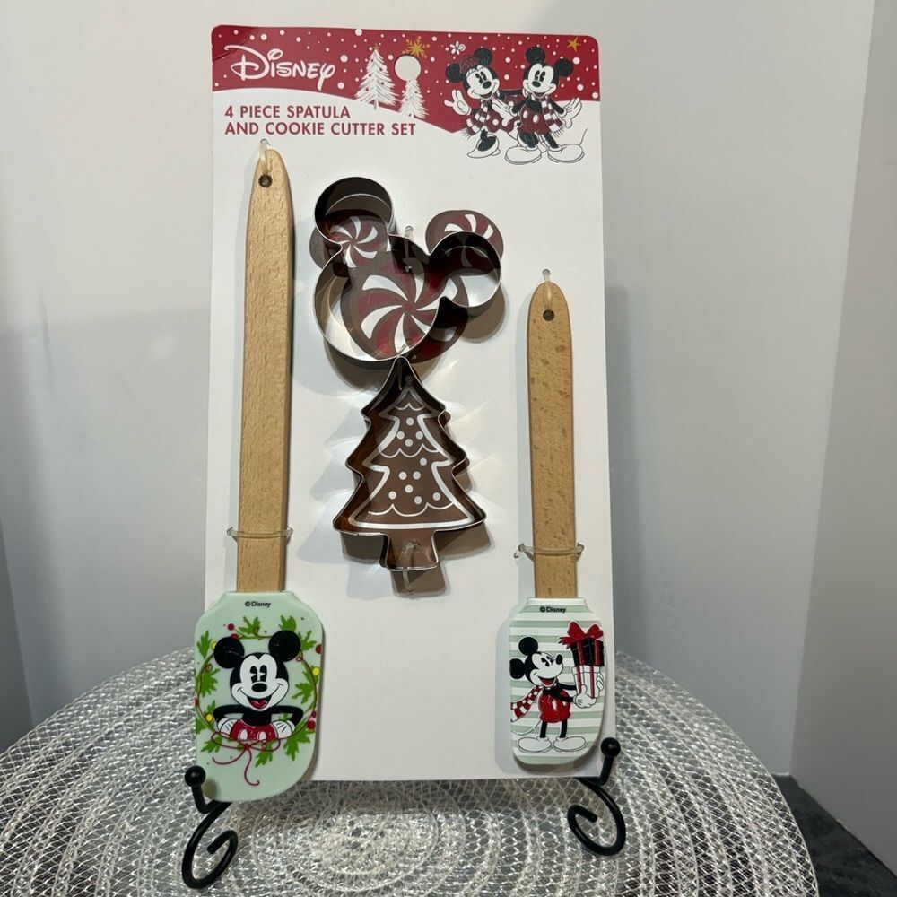 Disney Mickey Mouse Spatulas and Cookie Cutters Set of 4 NWT